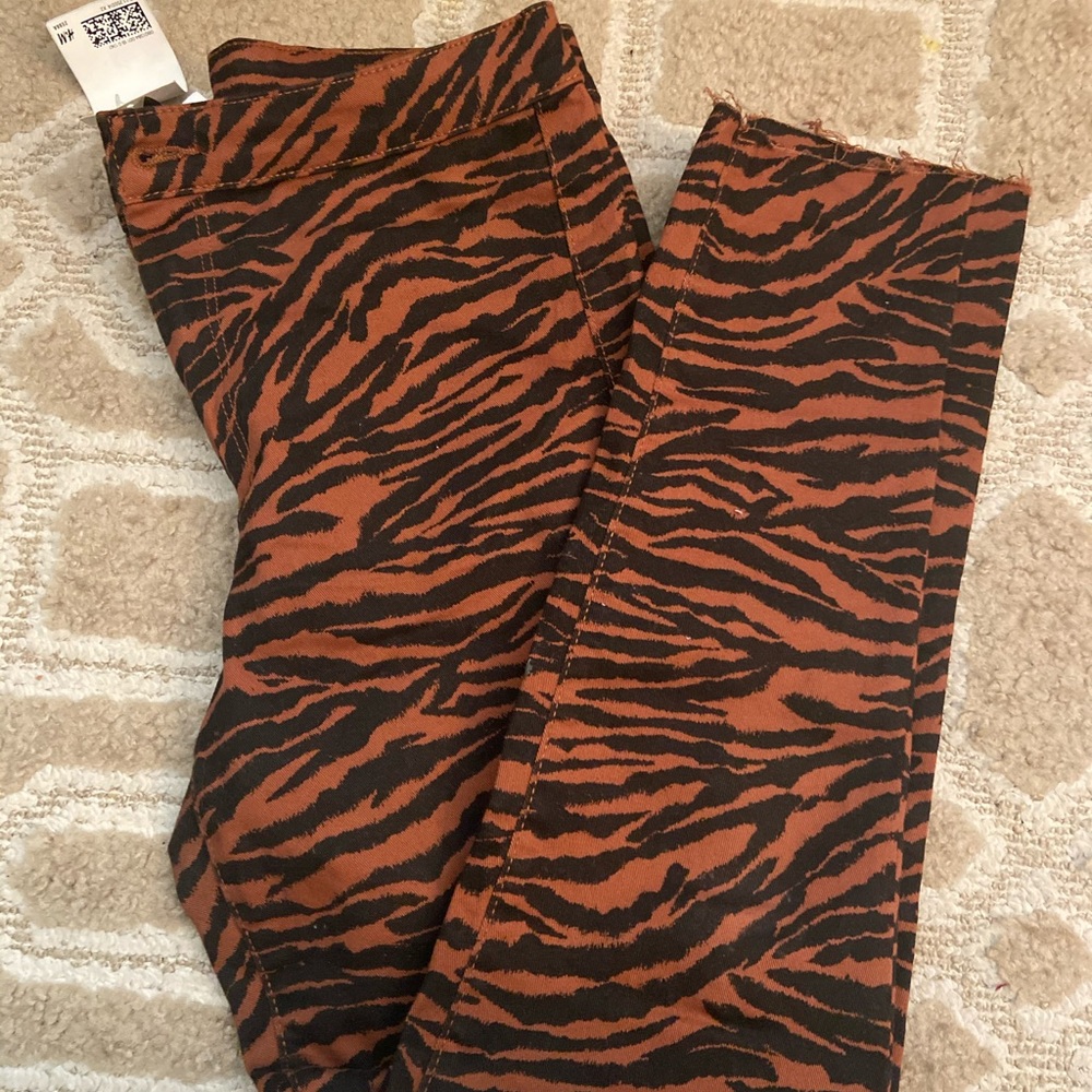 🔥🔥Animal print pants.